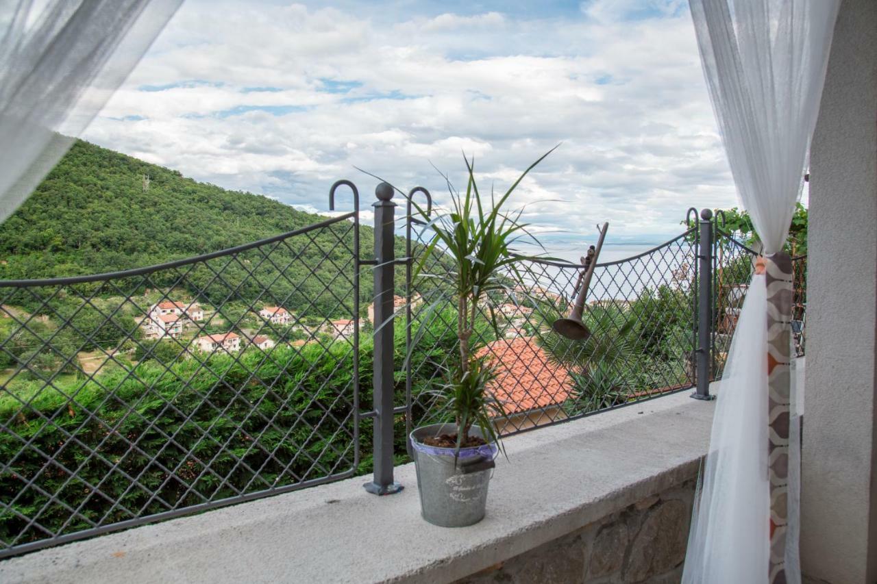 Appartement Studio Apartman Veles à Mošćenička Draga Extérieur photo